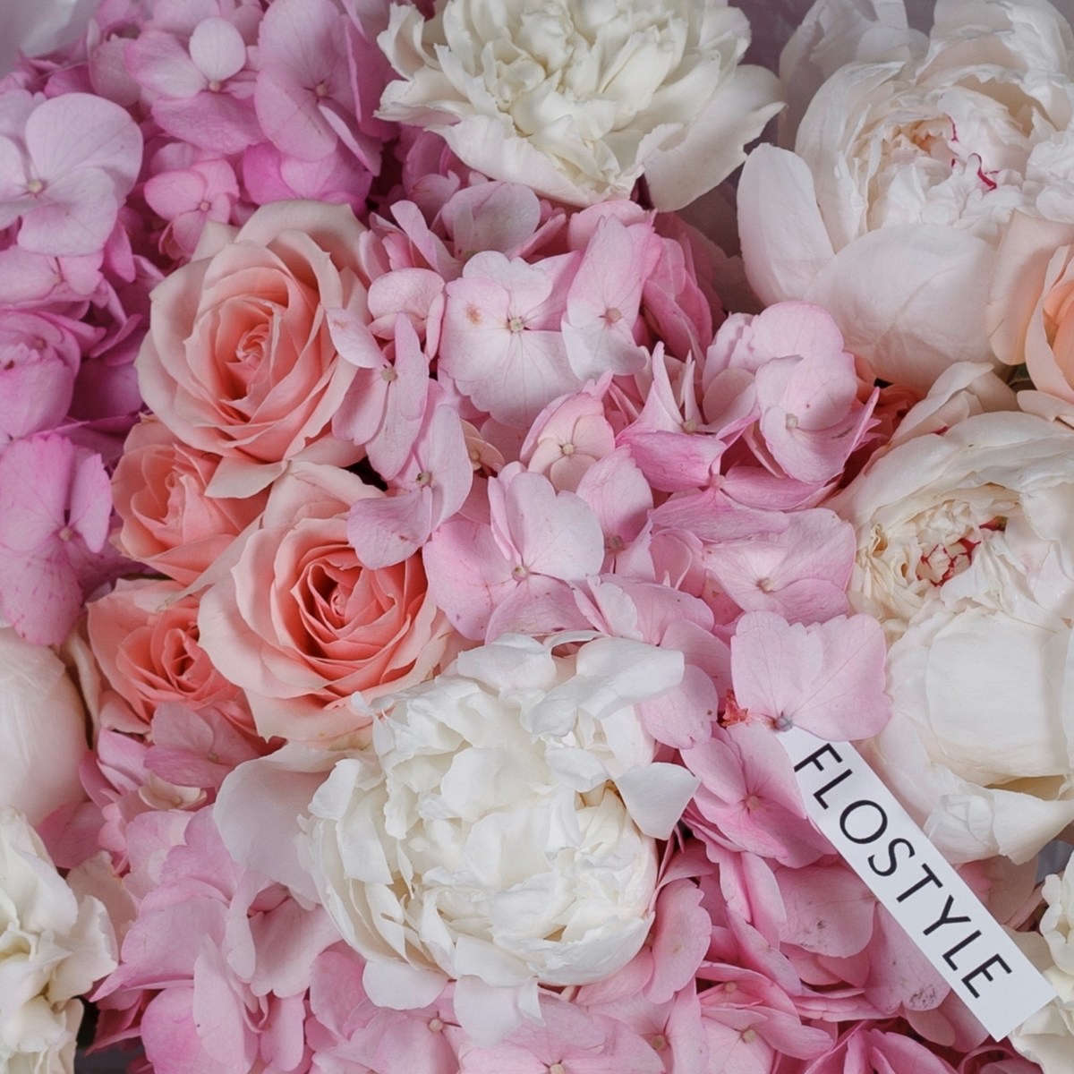 sbornyj buket s pionami i gortenziej  2